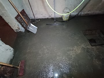 Čištění splašků po vytopení